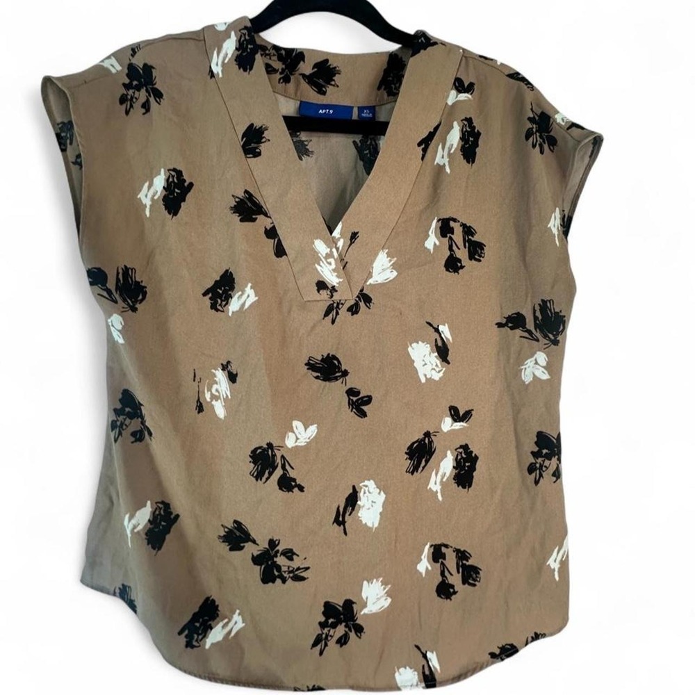 Apt. 9 brown floral blouse with V-neck and button-up front, Size: XS